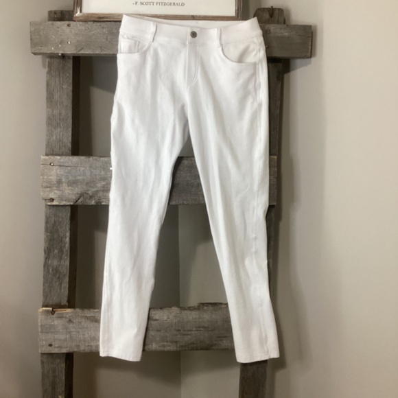Women White Denim-look Stretchy Legging with Pockets - Picture 2 of 4
